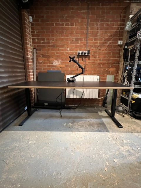 Reconditioned Divergent Black series desk with Exec monitor arm