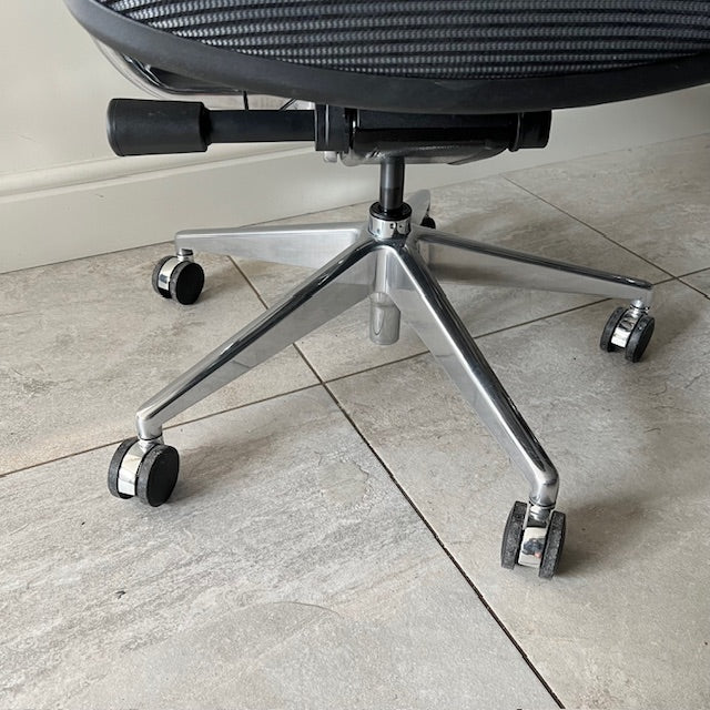 Refurbished HOOD i29 TASK CHAIRS - Series 1 Model